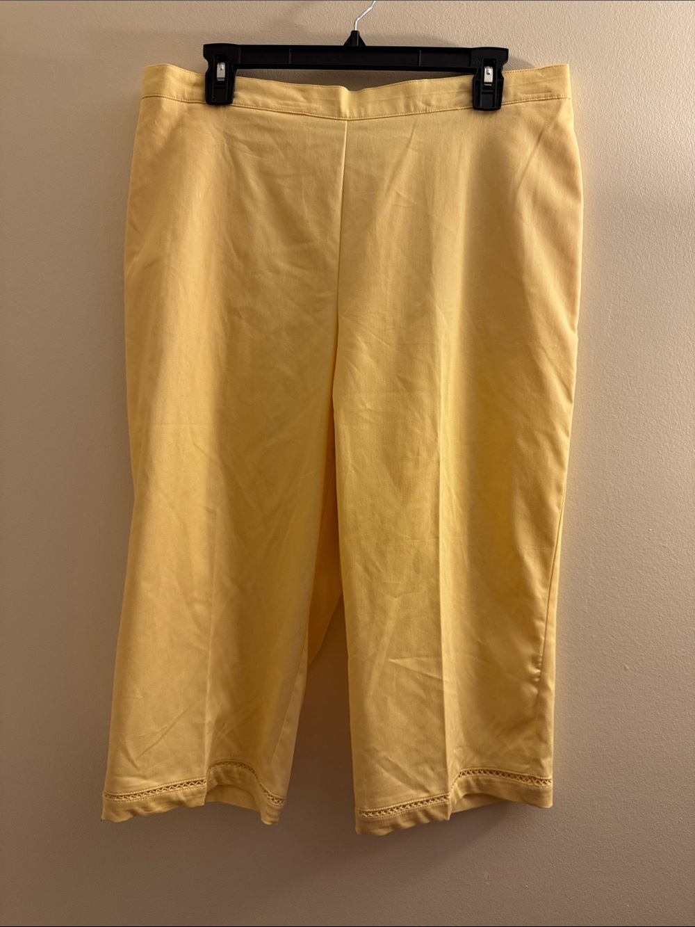 ALFRED DUNNER Yellow Classic Fit Capris